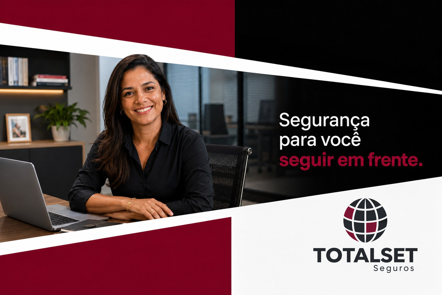 Corretora da Totalset Seguros no escritório com o slogan Segurança para você seguir em frente